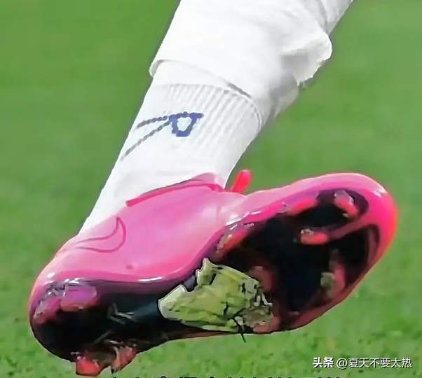 伊朗足球英雄“补丁战靴”上热搜，LOL赛场也曾有过“破鞋”神话